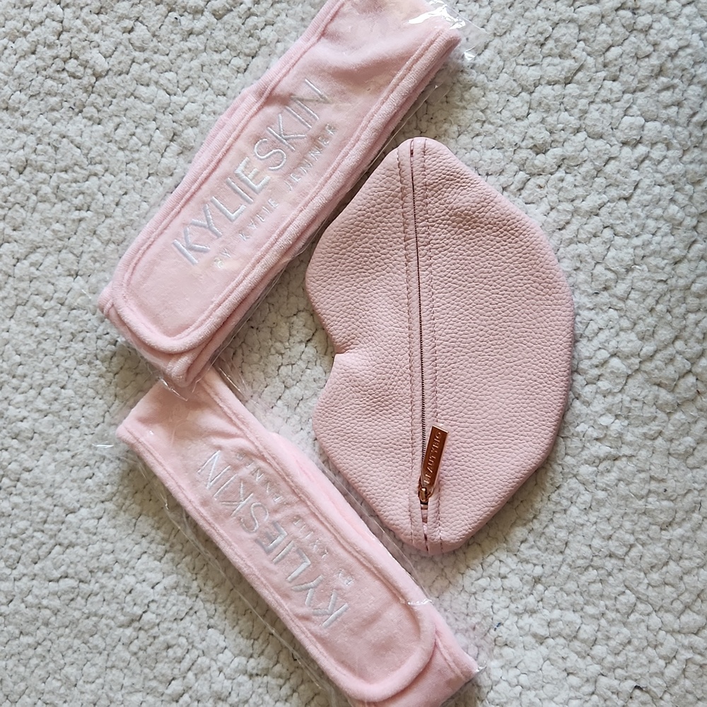 KYLIE SKIN Two Pink Headbands and BEAUTY BIO Lip-Shaped Pouch BUNDLE Set NWT - Picture 16 of 16